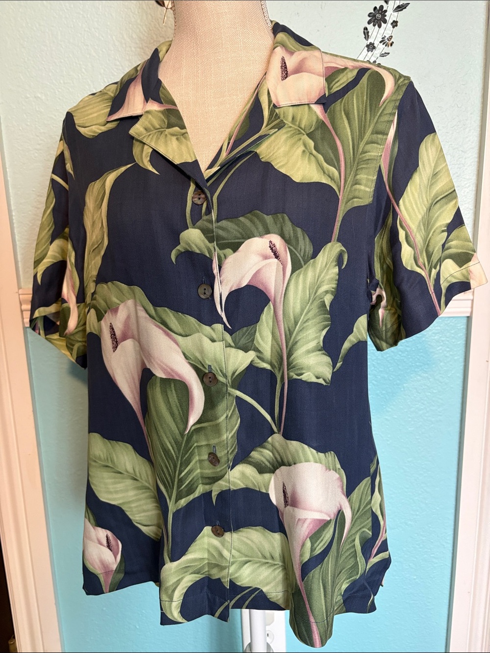 Tommy Bahama Women’s Navy Floral Button-Up Top with Pink Calla Print 100%Silk